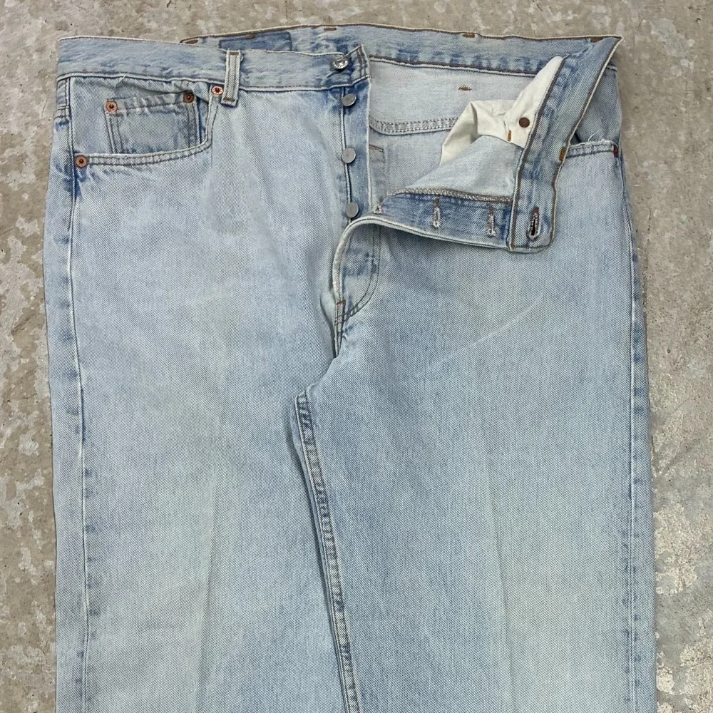 Vintage Levis 501Jeans Mens 40x30 USA Straight Light Faded Denim 90s Farmer Work